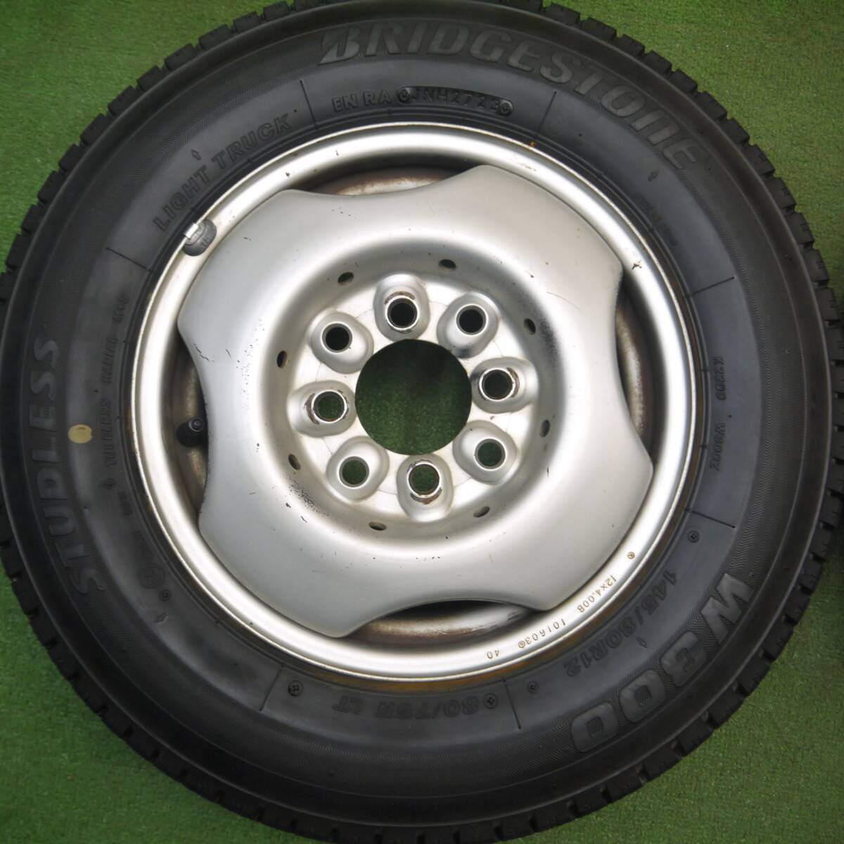 バリ溝！23年！9分★スタッドレス 145/80R12 80/78N ブリヂストン W300 スチール ホイール 12インチ PCD100 114.3/4H マルチ★5022607Hス