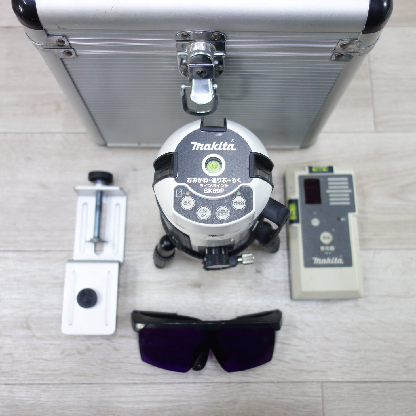 [送料無料] 付属品付き◆マキタ ライン ポイント レーザー 屋内・屋外 兼用 墨出し器 SK89P おおがね・通り芯・ろく 墨出器 受光器 makita◆