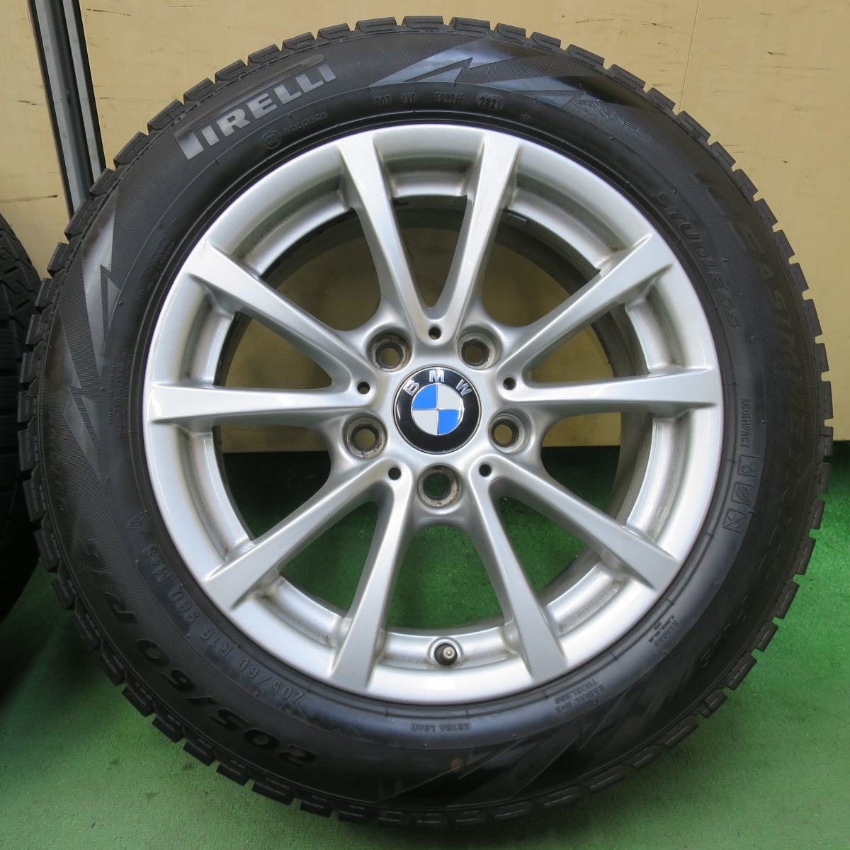 4本価格！21年★BMW 3シリーズ F30 F31 純正 205/60R16 スタッドレス ピレリ アイスアシンメトリコ プラス 16インチ PCD120/5H★5120402イス