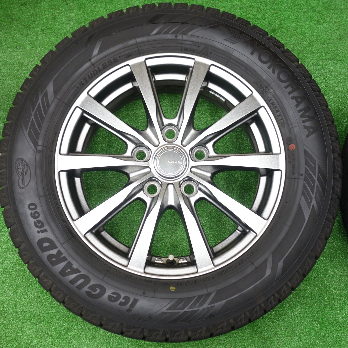 バリ溝！23年！キレイ！8.5分★スタッドレス 195/65R15 ヨコハマ アイスガード iG60 GRASS グラス 15インチ PCD114.3/5H★5120501KTス