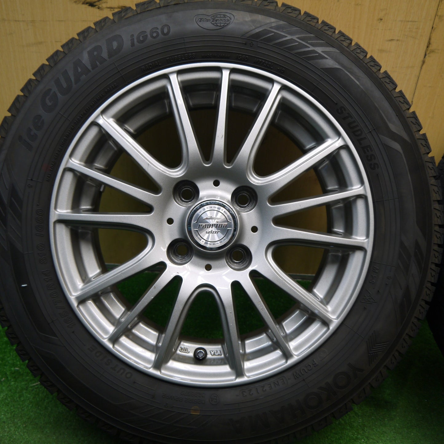 バリ溝！23年！ほぼ10分★スタッドレス 165/70R14 ヨコハマ アイスガード iG60 ravrion selzer ラブリオン 14インチ PCD100/4H★5041101Hス