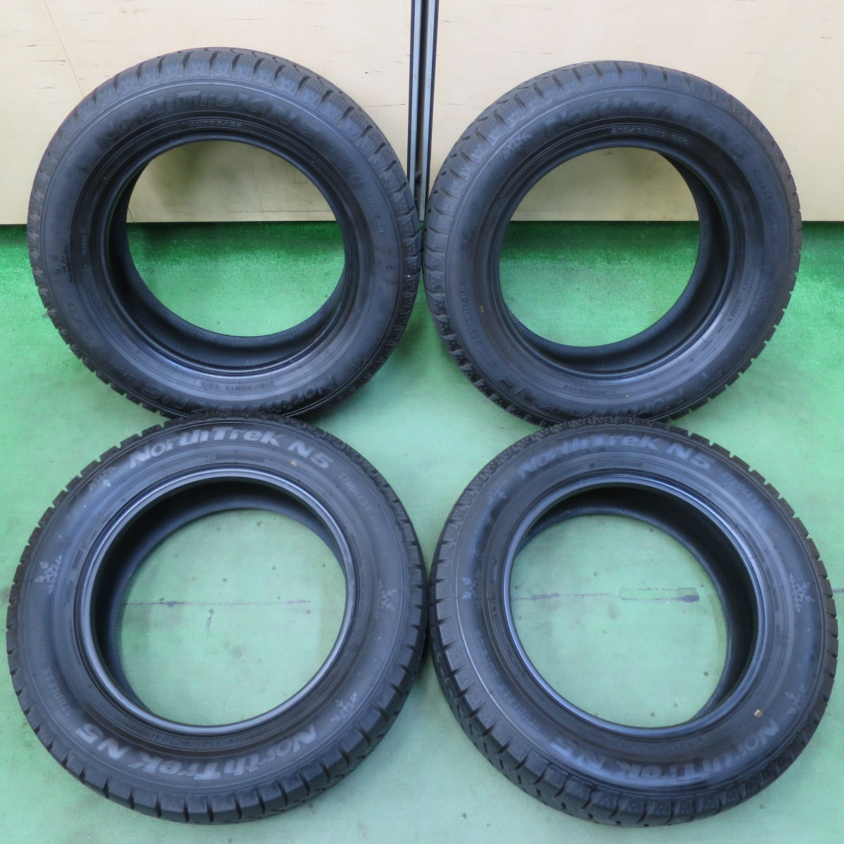 バリ溝！22年！ほぼ10分★スタッドレス 215/60R16 オートバックス ノーストレック N5 タイヤ 16インチ エスティマ クラウン オデッセイ マークX 等★5102001イスタ