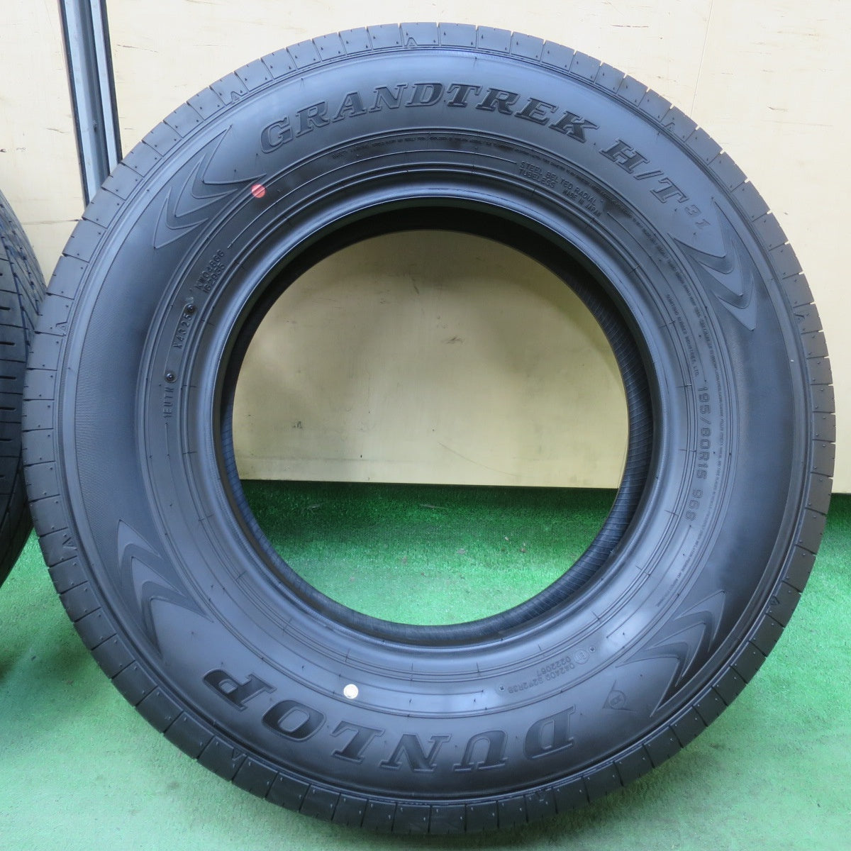 新車外し！25年★195/80R15 ダンロップ グラントレック H/T 31 タイヤ 15インチ ハイエース ジムニー シエラ 等★5122209イノタ