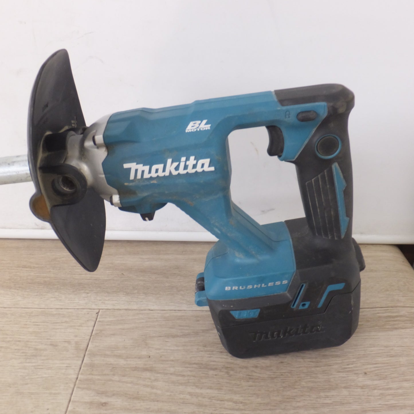 [送料無料] ★マキタ makita 充電式カクハン機 UT130D 18V 本体のみ★