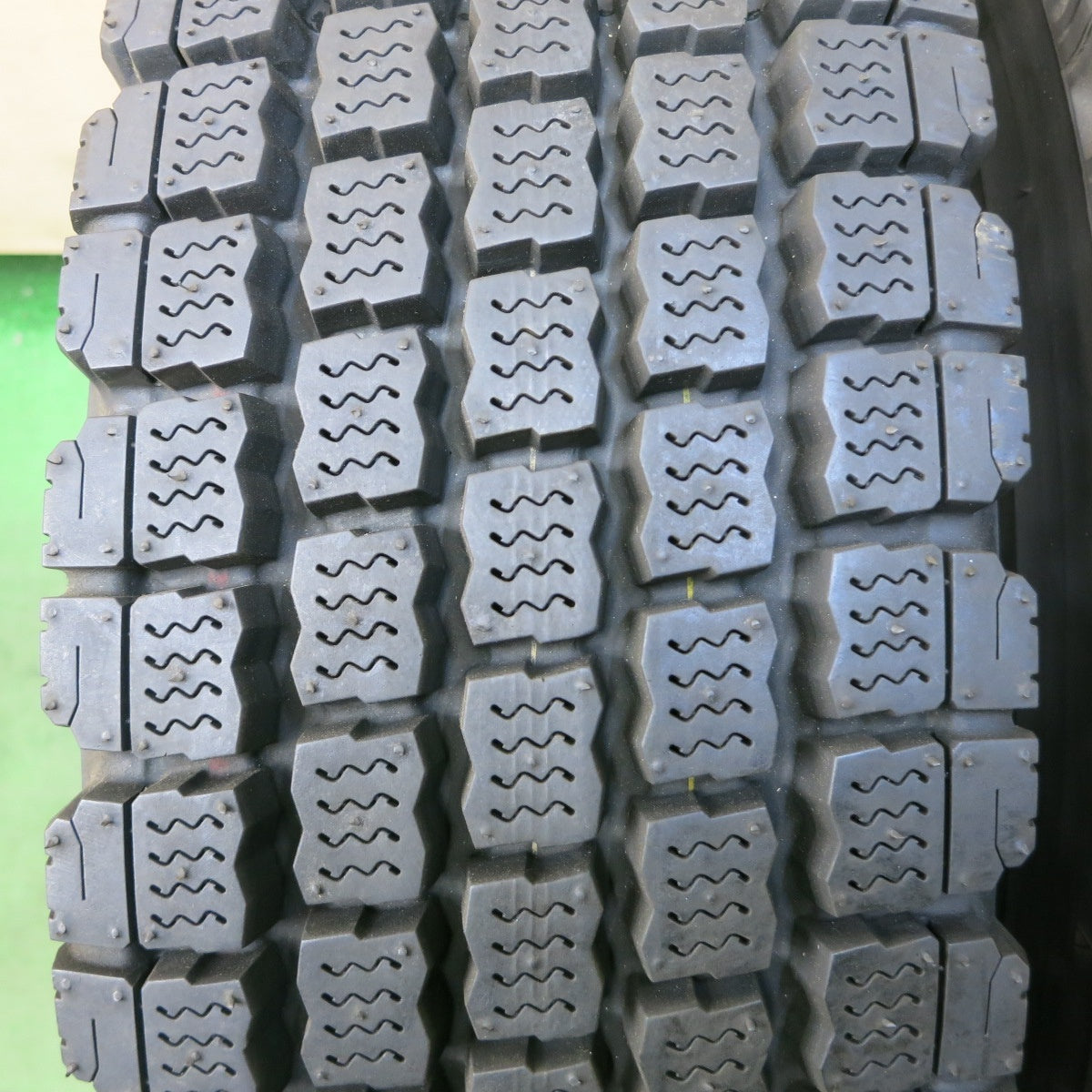 タイヤほぼ未使用！21年！キレイ！2本★トラック タイヤ 225/90R17.5 127/125L スタッドレス ブリヂストン W910 スチール ホイール MAXION9 17.5インチ PCD222.25/6H★5050902ナス