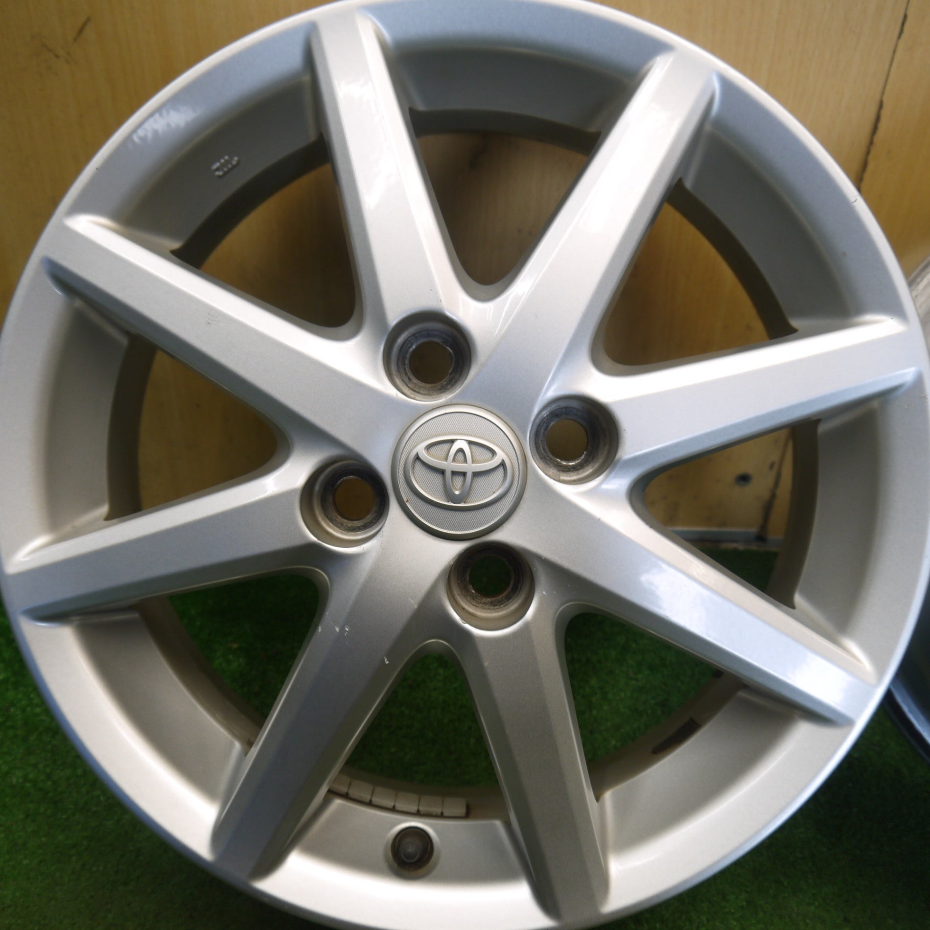 キレイ☆トヨタ NHP10 アクア 純正 ホイール 15インチ 15×5J PCD100/4H