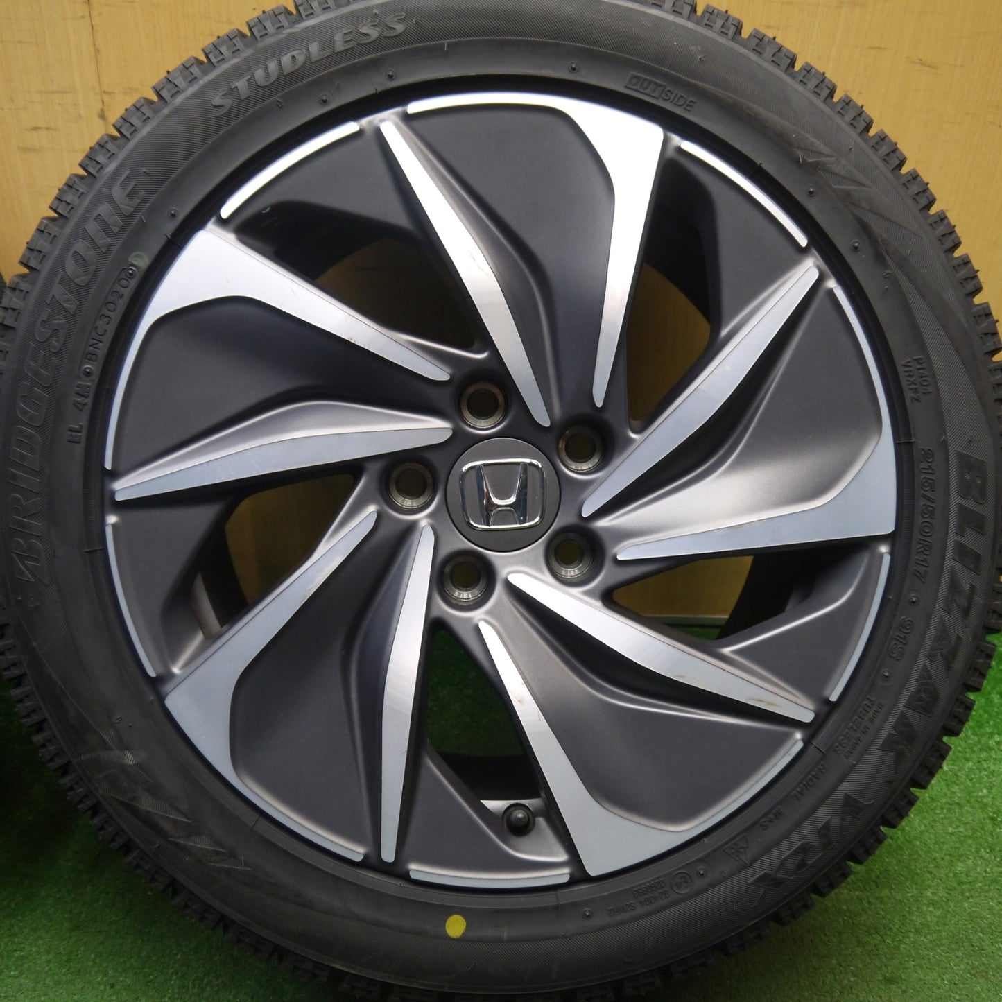 ほぼ未使用！キレイ★ホンダ ZE4 インサイト 純正 215/50R17 スタッドレス ブリヂストン ブリザック VRX 17インチ PCD114.3/5H★6021612Hス