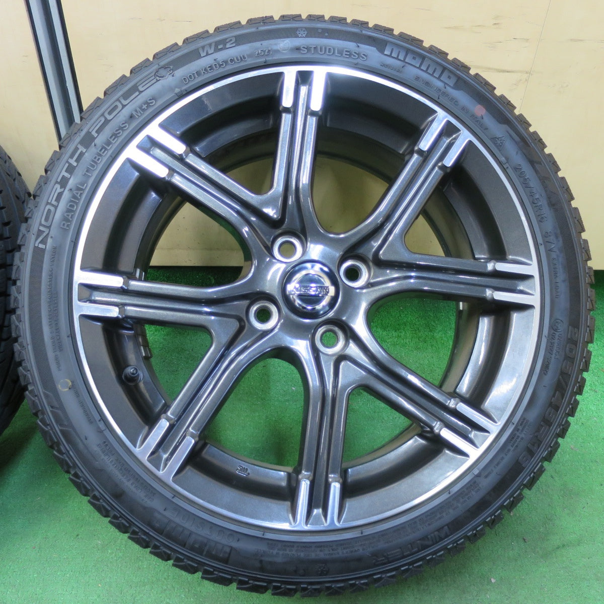 [送料無料] 4本価格！21年★日産 K13 マーチ ニスモ 純正 205/45R16 スタッドレス モモ NORTH POLE W-2 16インチ PCD100/4H★4102204イス
