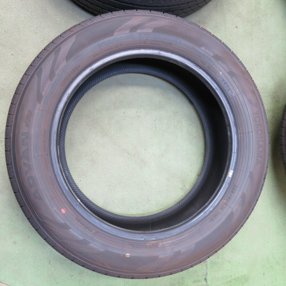 新車外し！26年◎225/60R18 ヨコハマ アドバン V03 タイヤ 18インチ 40系 アルファード ヴェルファイア RAV4 ハリアー 等◎6080704NGノタ