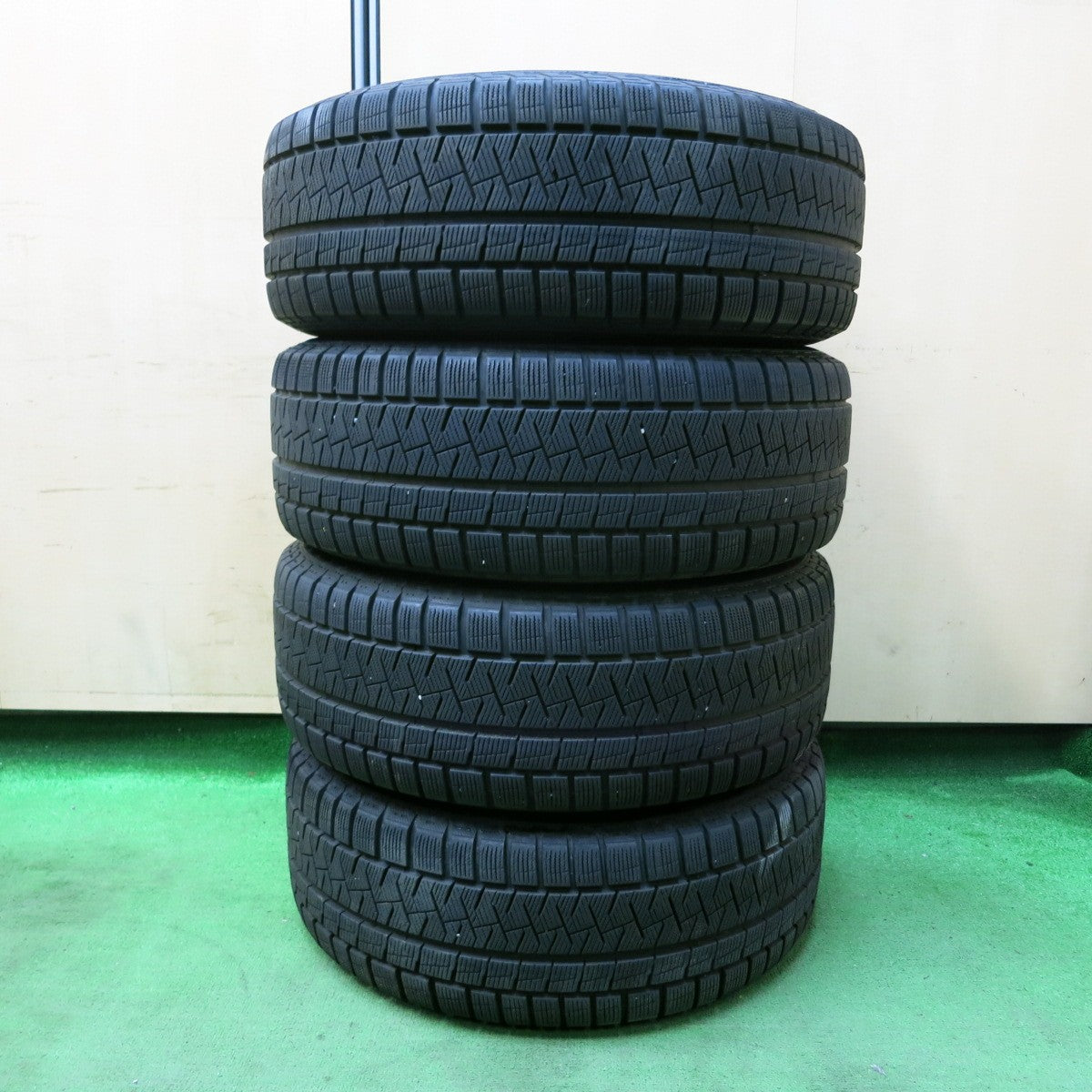 [送料無料] バリ溝！キレイ！8.5分★スタッドレス 215/60R16 ピレリ アイスアシンメトリコ TEAD テッド 16インチ PCD114.3/5H★4092002SYス