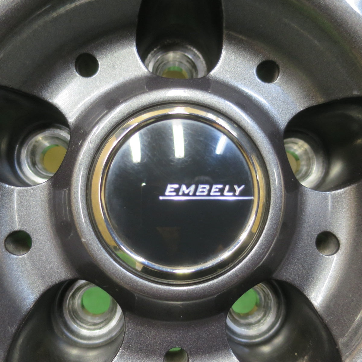 バリ溝！22年！キレイ！9.5分以上★スタッドレス 225/65R17 ハイフライ Win-turi 212 EMBELY S10 エンベリー 17インチ PCD114.3/5H★6042002イス