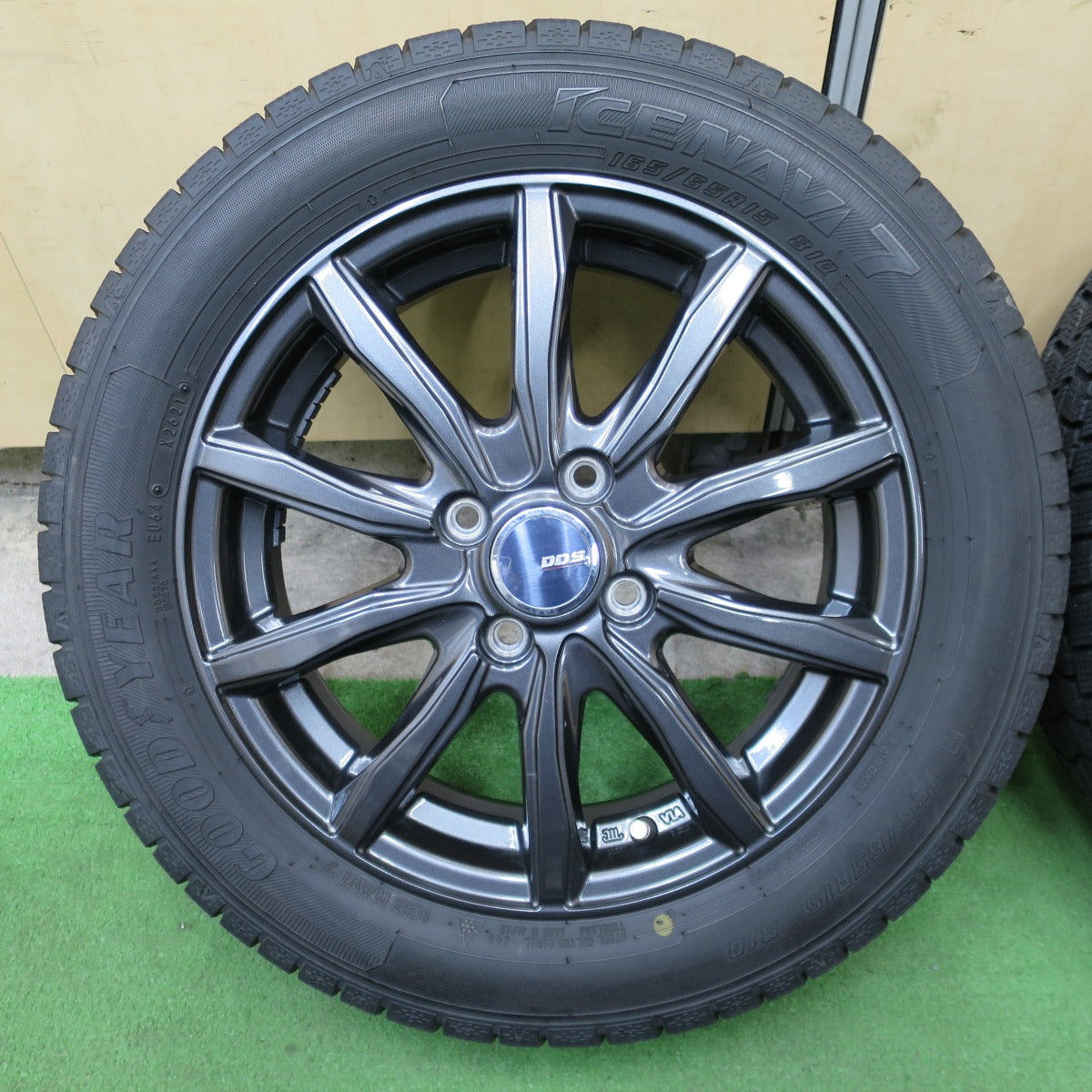 バリ溝！キレイ！8.5分★スタッドレス 165/65R15 グッドイヤー アイスナビ7 D.O.S. DOS 15インチ ソリオ ハスラー タフト 等 PCD100/4H★6021802ナス