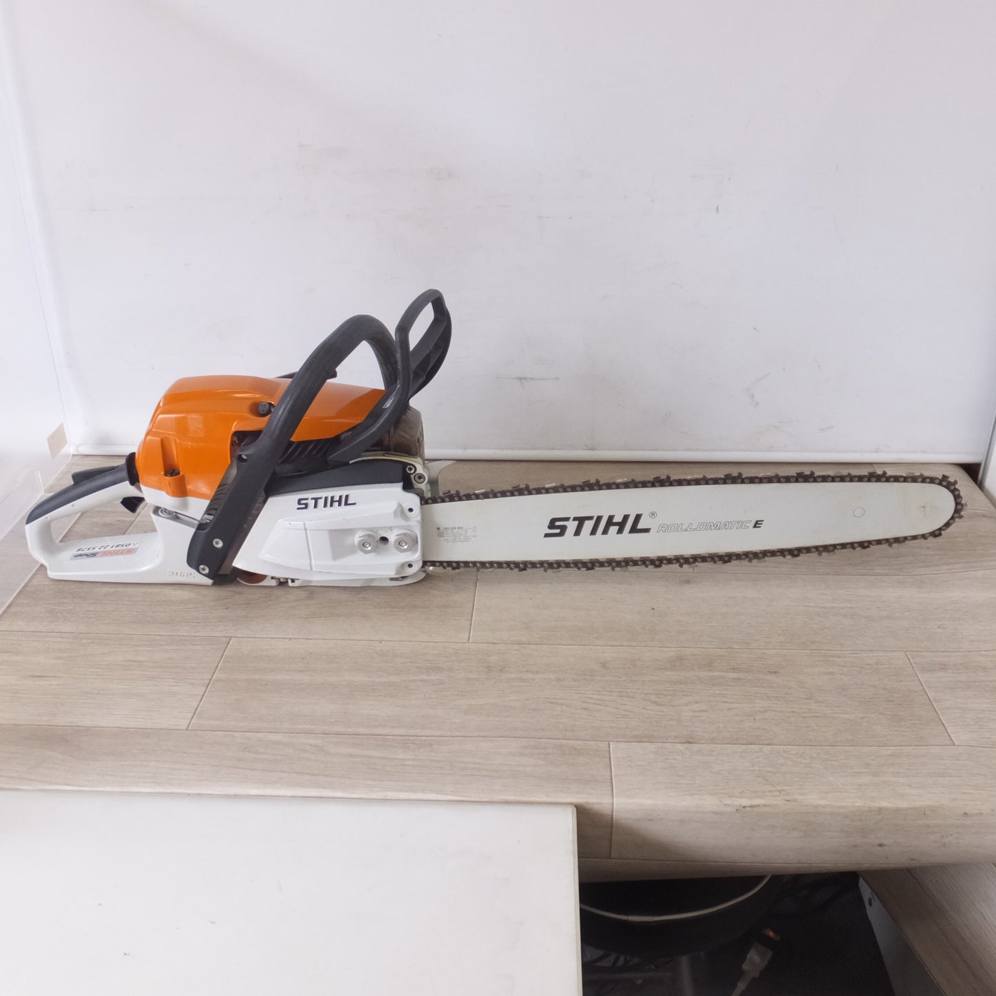 [送料無料] 岐阜発★スチール STIHL エンジンチェンソー MS261C-M　排気量 50.2cm3 振動加速度 18.2m/s2 騒音レベル 100.2dB★