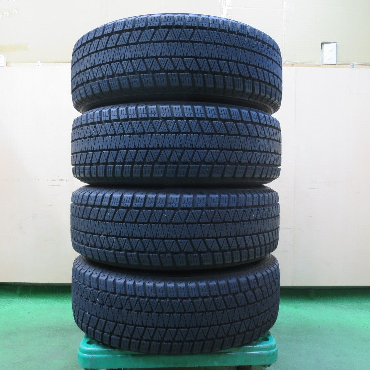 バリ溝！キレイ！9分★スタッドレス 225/65R17 ブリヂストン ブリザック DM-V3 ECO FORME エコフォルム 17インチ PCD114.3/5H★5011708イス