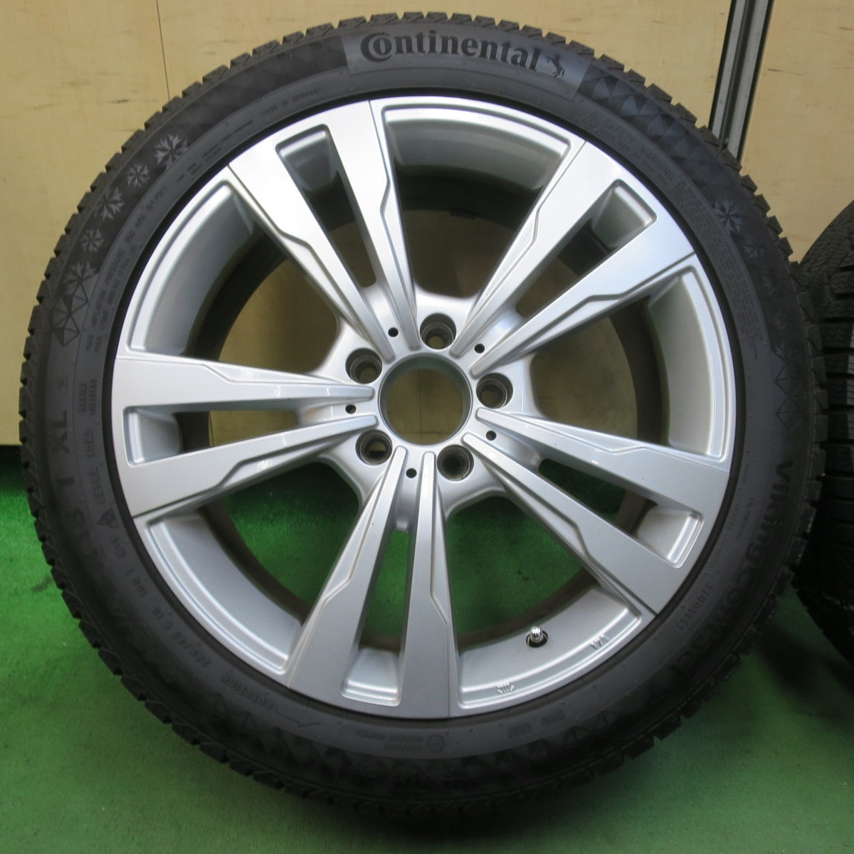 バリ溝！23年！キレイ！9.5分以上★ベンツ 等 EURO FORSCH H793 245/45R18 スタッドレス コンチネンタル バイキングコンタクト7 ユーロフォルシュ 18インチ PCD112/5H★5101701イス