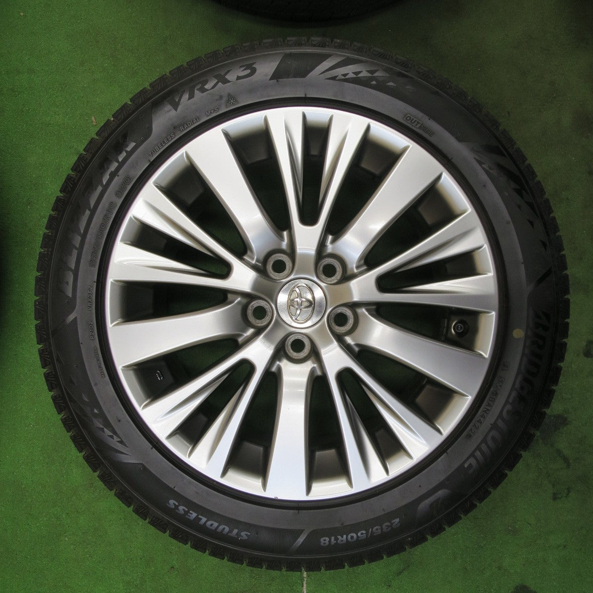 バリ溝！22年！9分★トヨタ 20系 アルファード ヴェルファイア 純正 235/50R18 スタッドレス ブリヂストン ブリザック VRX3 18インチ PCD114.3/5H★5112206TTス