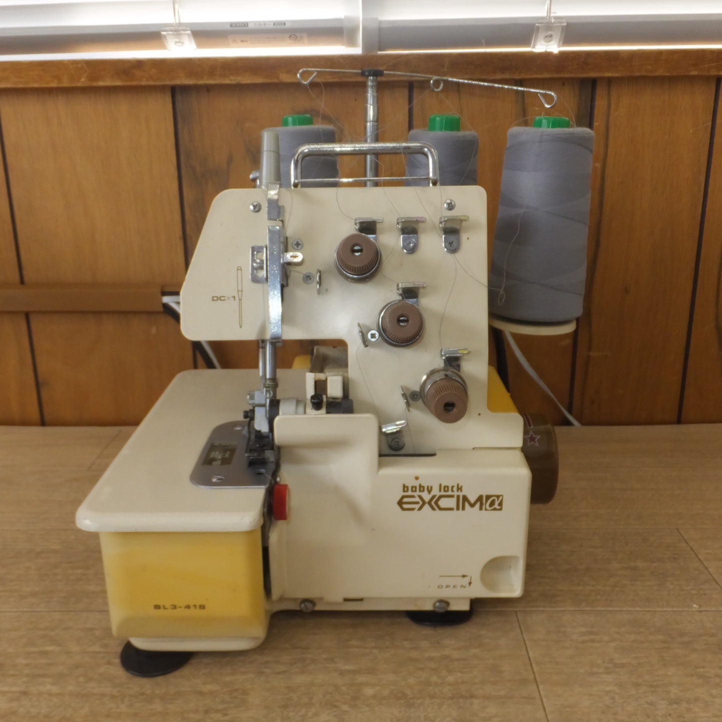 [送料無料] 現状品★ジューキ JUKI ベビーロック baby lock EXCIMα ロックミシン BL3-418　100V 50/60Hz★