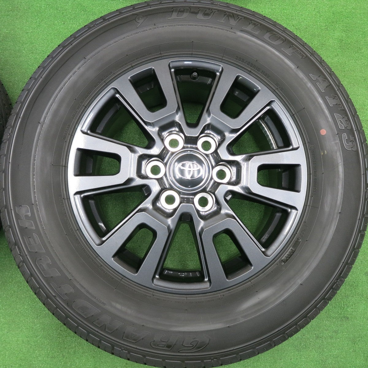 [送料無料] 新車外し！24年★トヨタ ランクル 250 VX 純正 265/65R18 ダンロップ AT23 グラントレック 18インチ PCD139.7/6H★4112909HAノ