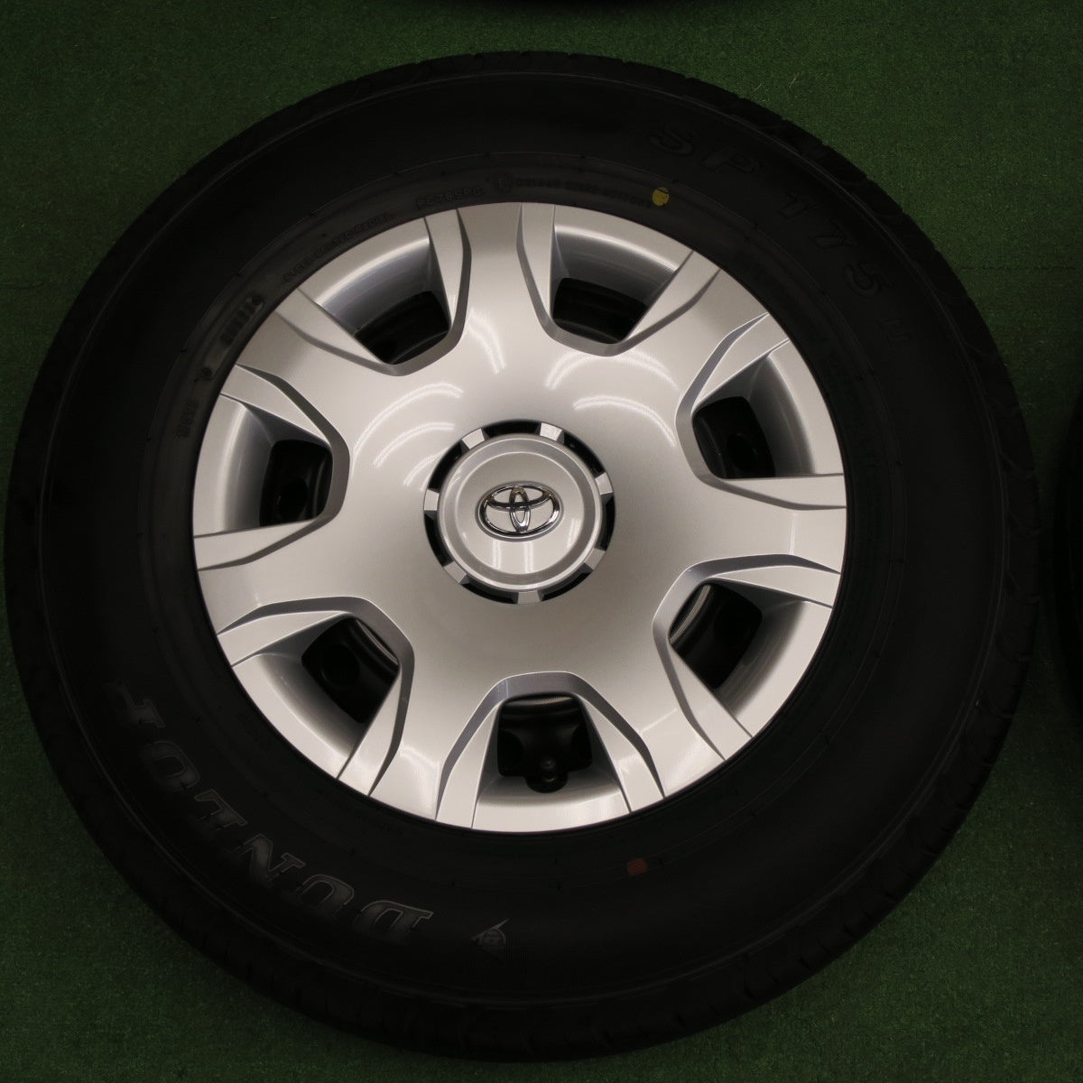 新車外し！23年★トヨタ 200系 ハイエース 純正 スチール 195/80R15 107/105N ダンロップ SP175N 15インチ PCD139.7/6H★6031101NKノ