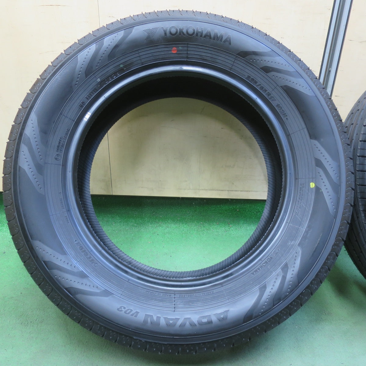 新車外し！26年★225/65R17 ヨコハマ アドバン V03 タイヤ 17インチ 40系 アルファード RAV4 ハリアー CX-5 等★6061209イノタ