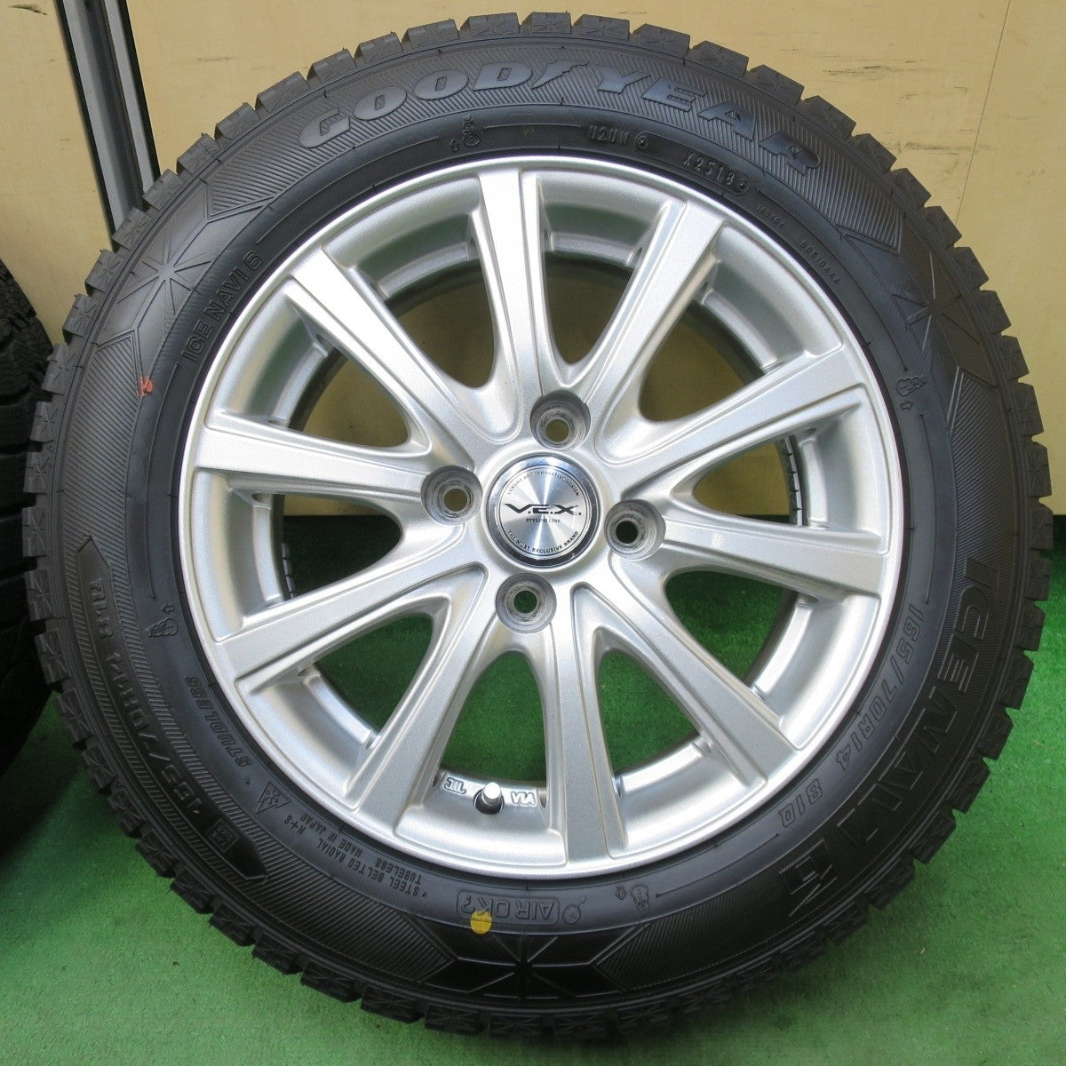 タイヤほぼ未使用！キレイ★スタッドレス 165/70R14 グッドイヤー アイスナビ6 V.E.X. VEX 14インチ PCD100/4H★5022714イス