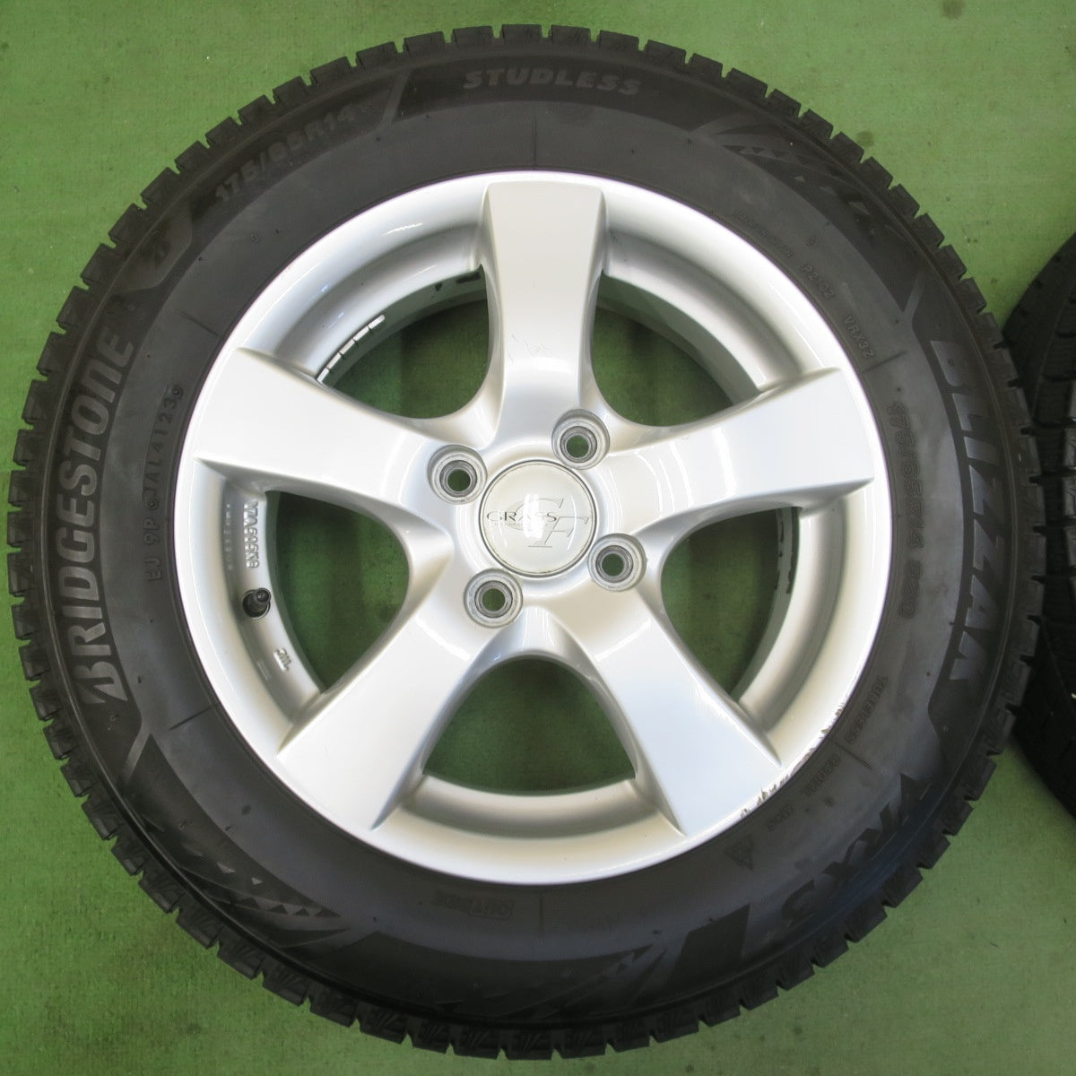 バリ溝！23年！9分★スタッドレス 175/65R14 ブリヂストン ブリザック VRX3 GRASS グラス 14インチ PCD100/4H★6011703イス