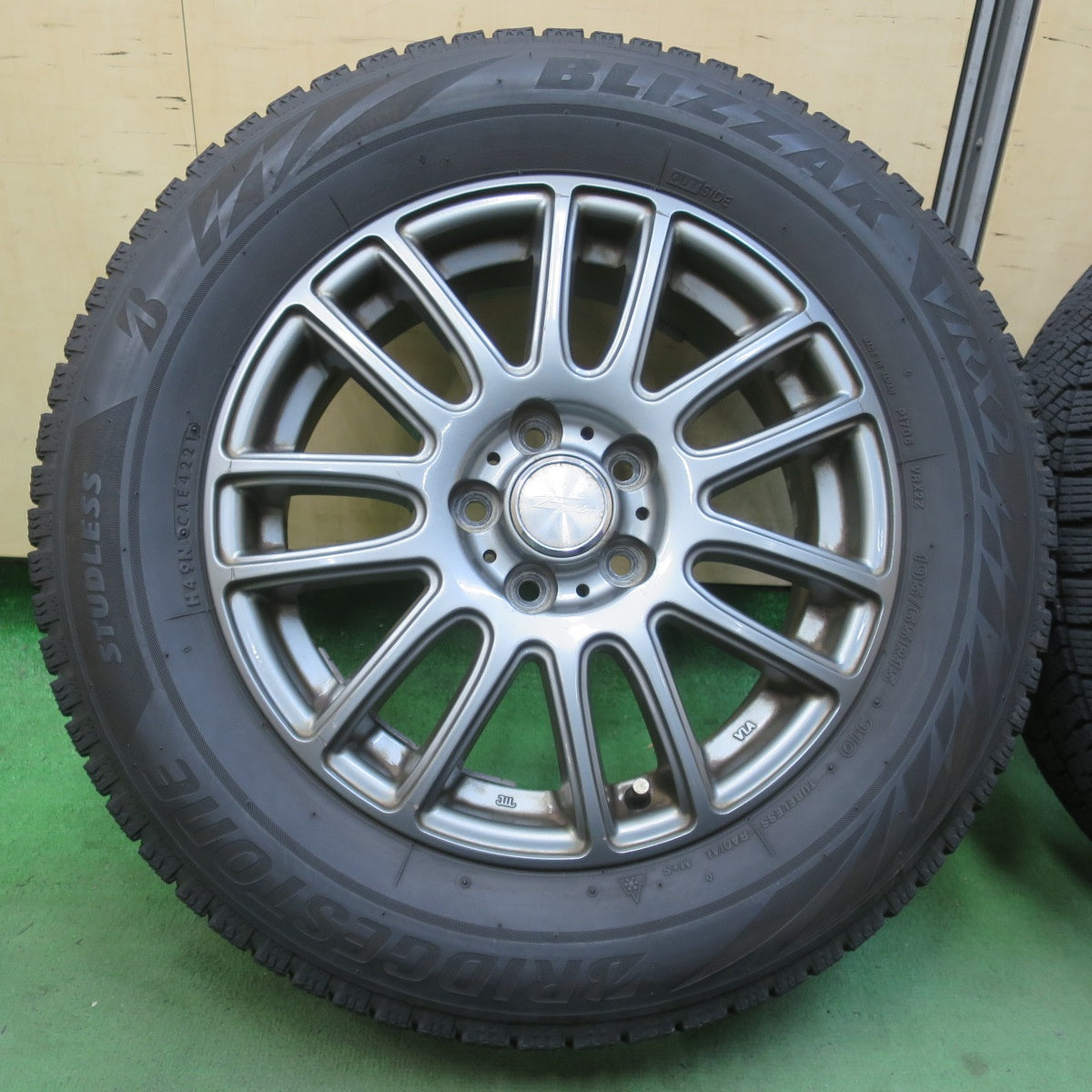 4本価格★プリウス 等 195/65R15 スタッドレス ブリヂストン ブリザック VRX2 E spider 社外 アルミ 15インチ PCD100/5H★6021707イス
