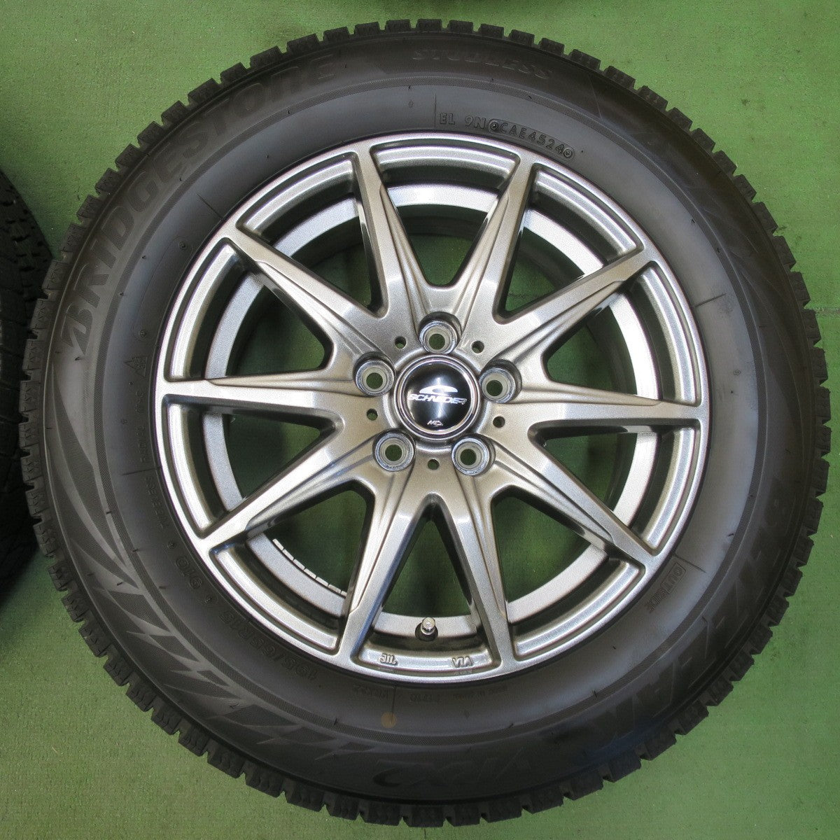 バリ溝！24年！キレイ！ほぼ10分★プリウス 等 195/65R15 スタッドレス ブリヂストン ブリザック VRX2 SCHNEIDER シュナイダー 15インチ PCD100/5H★5111506イス