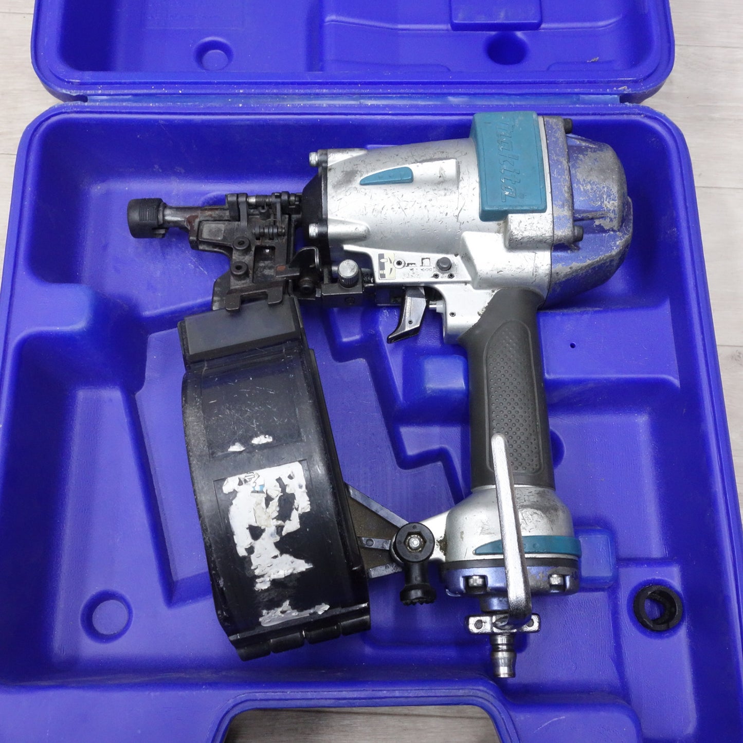 [送料無料] ◆マキタ サイディング用 50mm 常圧 エア 釘打ち機 AN552 ケース付き エア 工具 ①◆