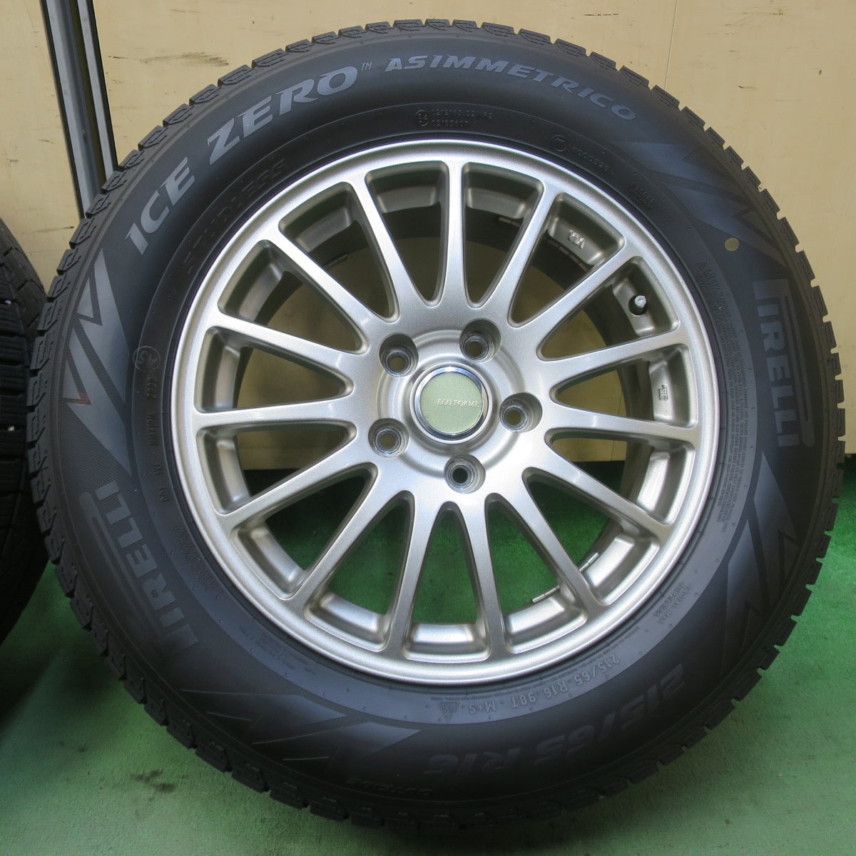 キレイ！22年◎スタッドレス 215/65R16 ピレリ アイスゼロ アシンメトリコ ECO FORME エコフォルム 16インチ PCD114.3/5H◎6080502IMス