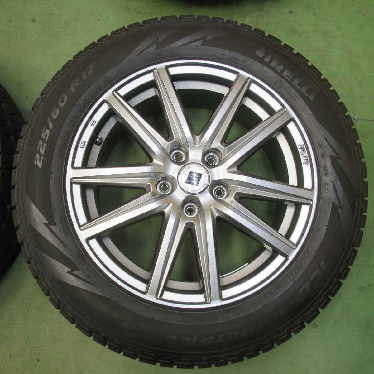 バリ溝！キレイ！8.5分★スタッドレス 225/60R17 ピレリ アイスアシンメトリコ プラス SEIN ザイン 17インチ PCD114.3/5H★6050518イス