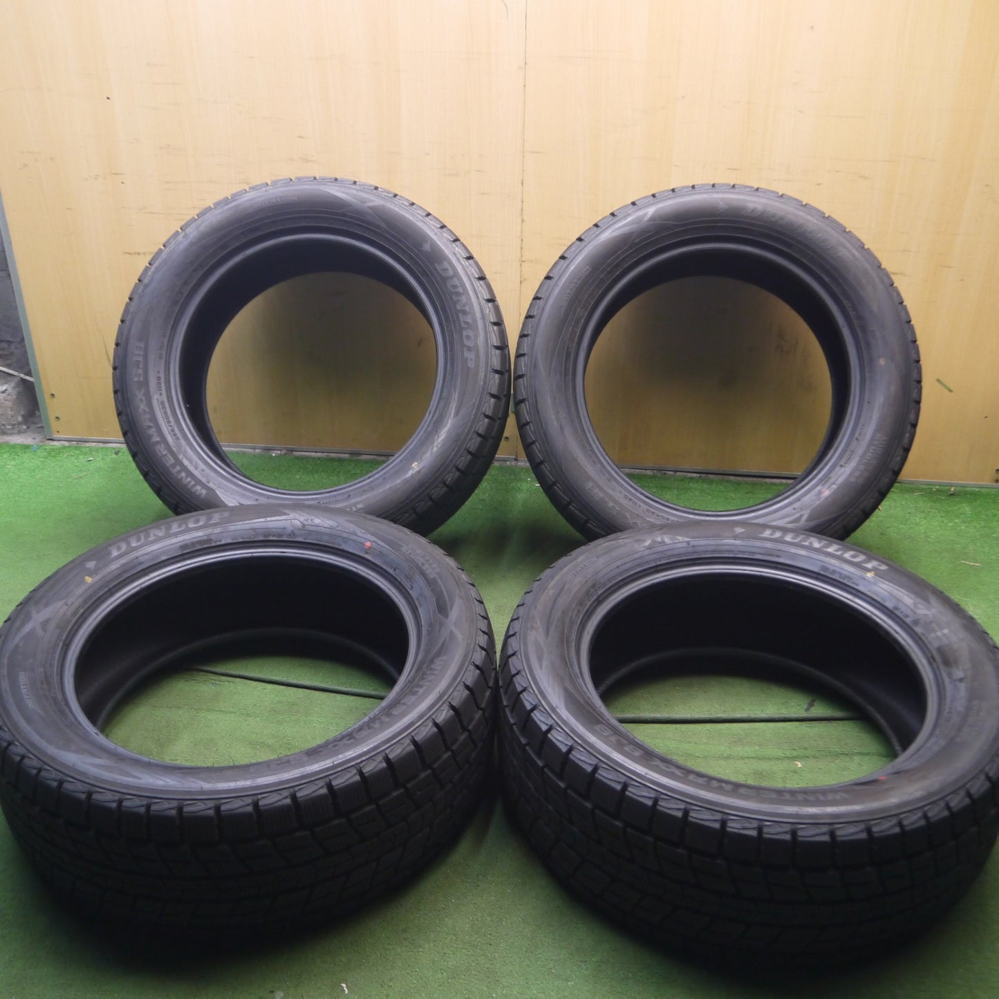 *送料無料* 超バリ溝！9.5分以上★スタッドレス 285/50R20 ダンロップ ウインターマックス SJ8 タイヤ 20インチ ランクル 200 レクサス LX 等★4061105Hスタ