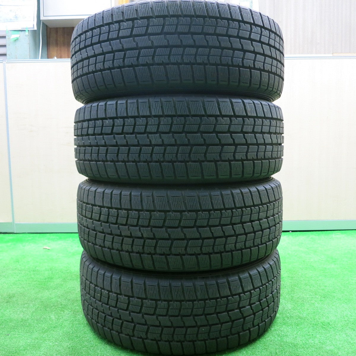 [送料無料] バリ溝！キレイ！9.5分★スタッドレス 235/50R18 グッドイヤー アイスナビ7 ravrion LUMIERE ラブリオン 18インチ PCD114.3/5H★4091502HAス