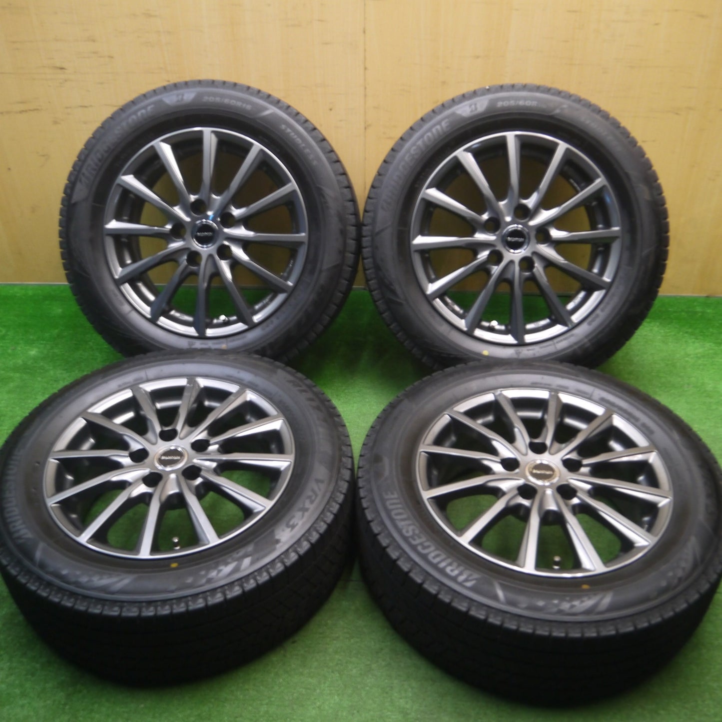 [送料無料] バリ溝！23年！キレイ！ほぼ10分★スタッドレス 205/60R16 ブリヂストン ブリザック VRX3 BALMINUM バルミナ 16インチ PCD114.3/5H★4122309Hス