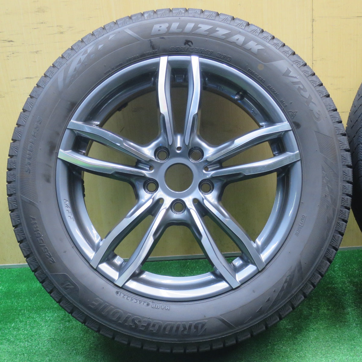 バリ溝！21年！キレイ！9.5分★BMW 等 MAK LUFT FF 225/55R17 スタッドレス ブリヂストン ブリザック VRX3 MFF ルフトFF 17インチ PCD112/5H★5111311NJス