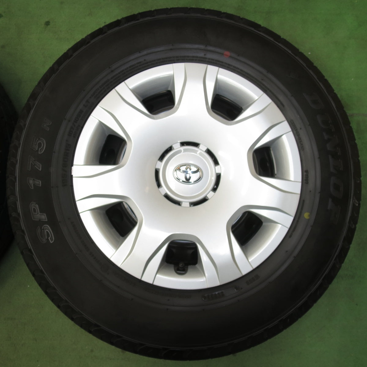 新車外し！22年★トヨタ 200系 ハイエース 純正 スチール 195/80R15 107/105N ダンロップ SP175N 15インチ PCD139.7/6H★6011001イノ