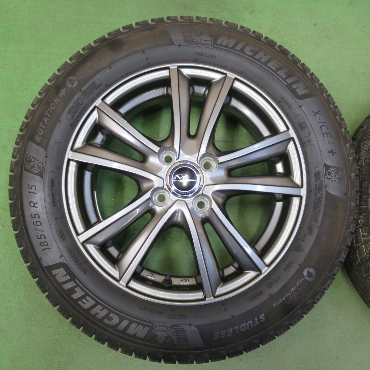 バリ溝！9分★スタッドレス 185/65R15 ミシュラン X-ICE3+ NIRVANA NV ニルバーナ ニルヴァーナ 15インチ PCD100/4H★5082304イス