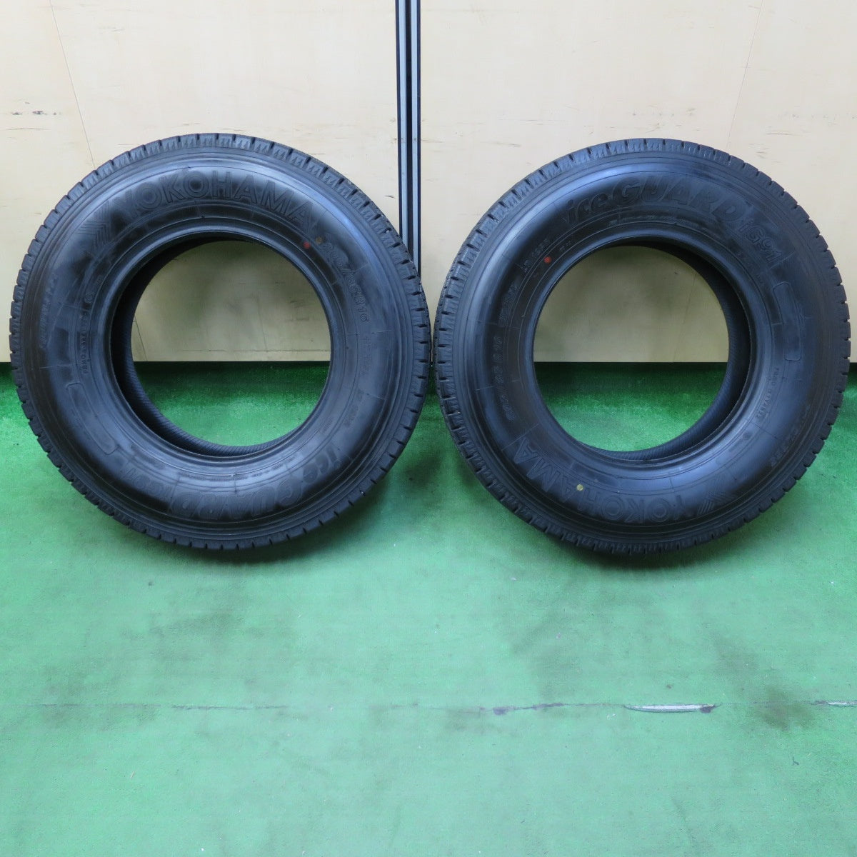 [送料無料] バリ溝！22年！9.5分★トラック タイヤ 205/85R16 117/115L 12PR スタッドレス ヨコハマ アイスガード iG91 16インチ★4092806イスタ