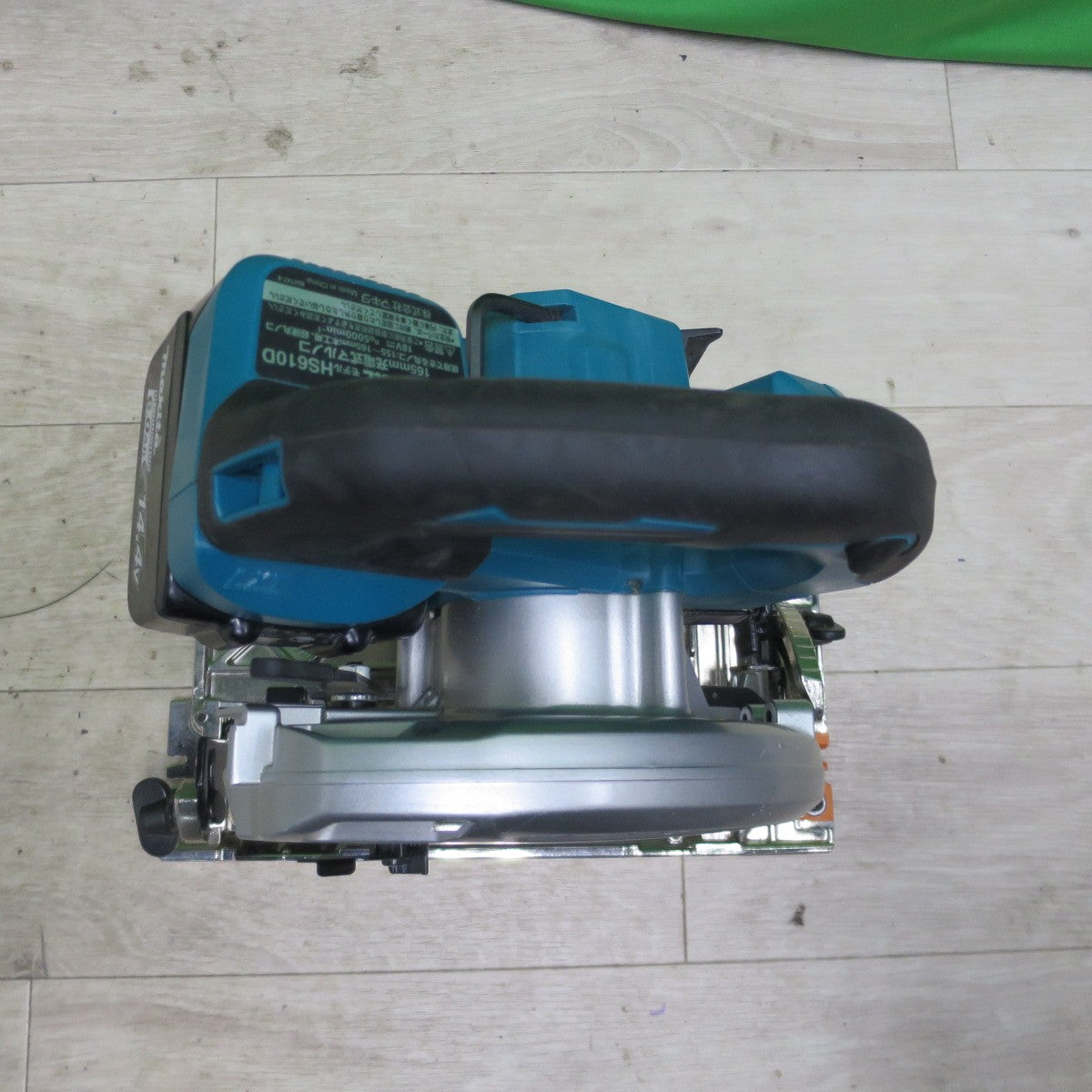 [送料無料] キレイ☆マキタ 165mm 充電式 マルノコ 18V HS610D バッテリー付き 丸鋸 丸のこ 丸ノコ 切断機 電動 工具☆