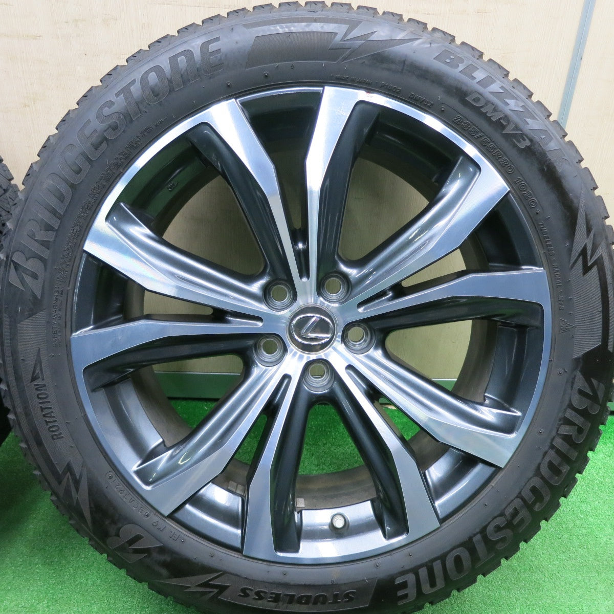 [送料無料] センサー付 21年★レクサス RX バージョンL 純正 235/55R20 スタッドレス ブリヂストン ブリザック DM-V3 20インチ PCD114.3/5H★4111201HAス