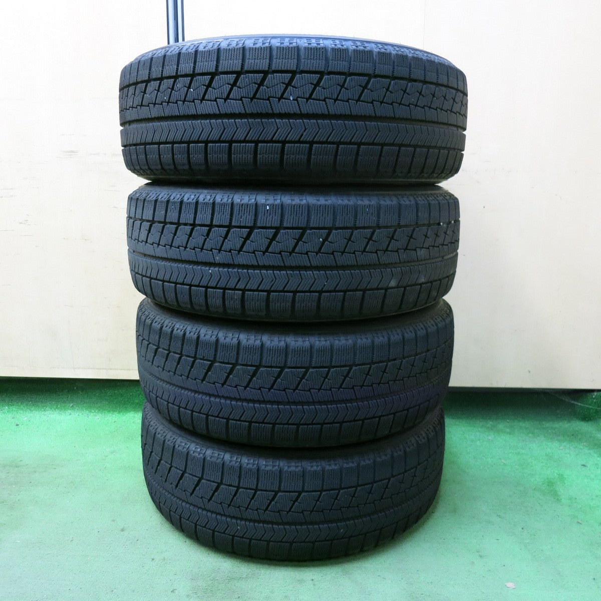 バリ溝！キレイ！9分★スタッドレス 205/60R16 ブリヂストン ブリザック VRX JOKER ジョーカー 16インチ PCD114.3/5H★5073003SYス