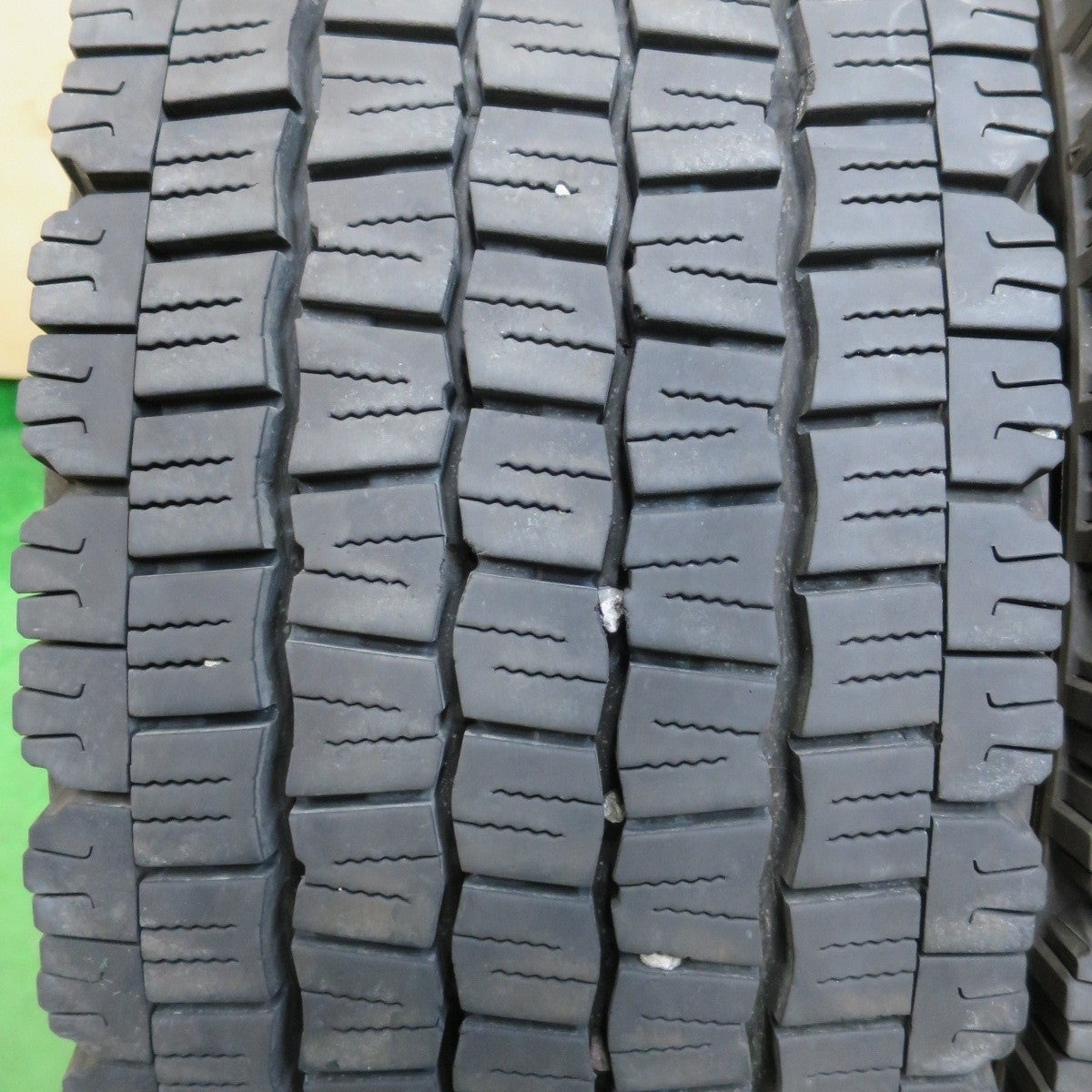 4本 23年★トラック タイヤ 245/70R19.5 136/134J スタッドレス ダンロップ デクテス SP081 DECTES 19.5インチ★5010612イスタ
