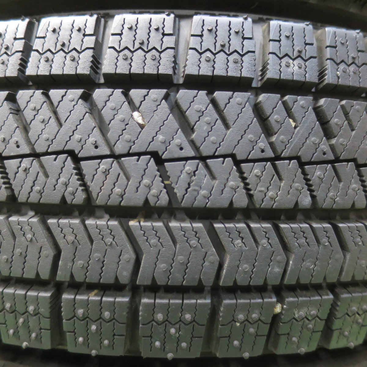 バリ溝！23年！キレイ！ほぼ10分★スタッドレス 165/65R14 ブリヂストン ブリザック VRX2 NIRVANA NV ニルバーナ ニルヴァーナ 14インチ ソリオ ハスラー 等 PCD100/4H★5123016イス