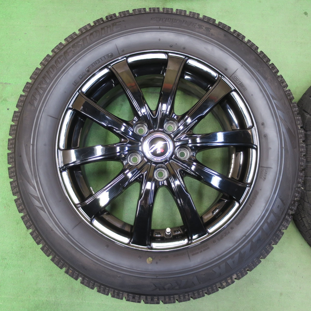 バリ溝！キレイ！9分★スタッドレス 205/65R16 ブリヂストン ブリザック VRX Fang ファング 16インチ PCD114.3/5H★5051511イス