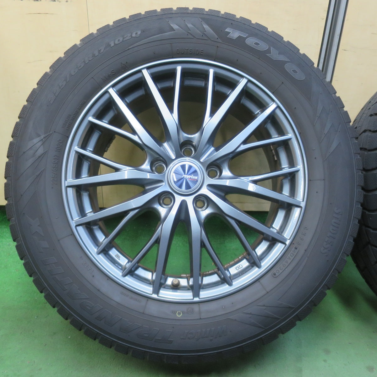 バリ溝！キレイ！9分★スタッドレス 225/65R17 トーヨー ウインター トランパス TX ravrion RM01 ラブリオン 17インチ PCD114.3/5H★6021502IMス