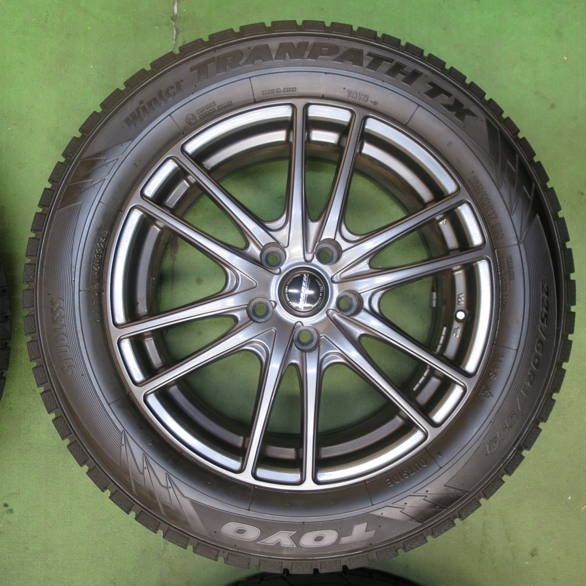 バリ溝！24年！キレイ！ほぼ10分★スタッドレス 225/60R17 トーヨー ウインター トランパス TX WAREN ヴァーレン 17インチ PCD114.3/5H★5112809TTス
