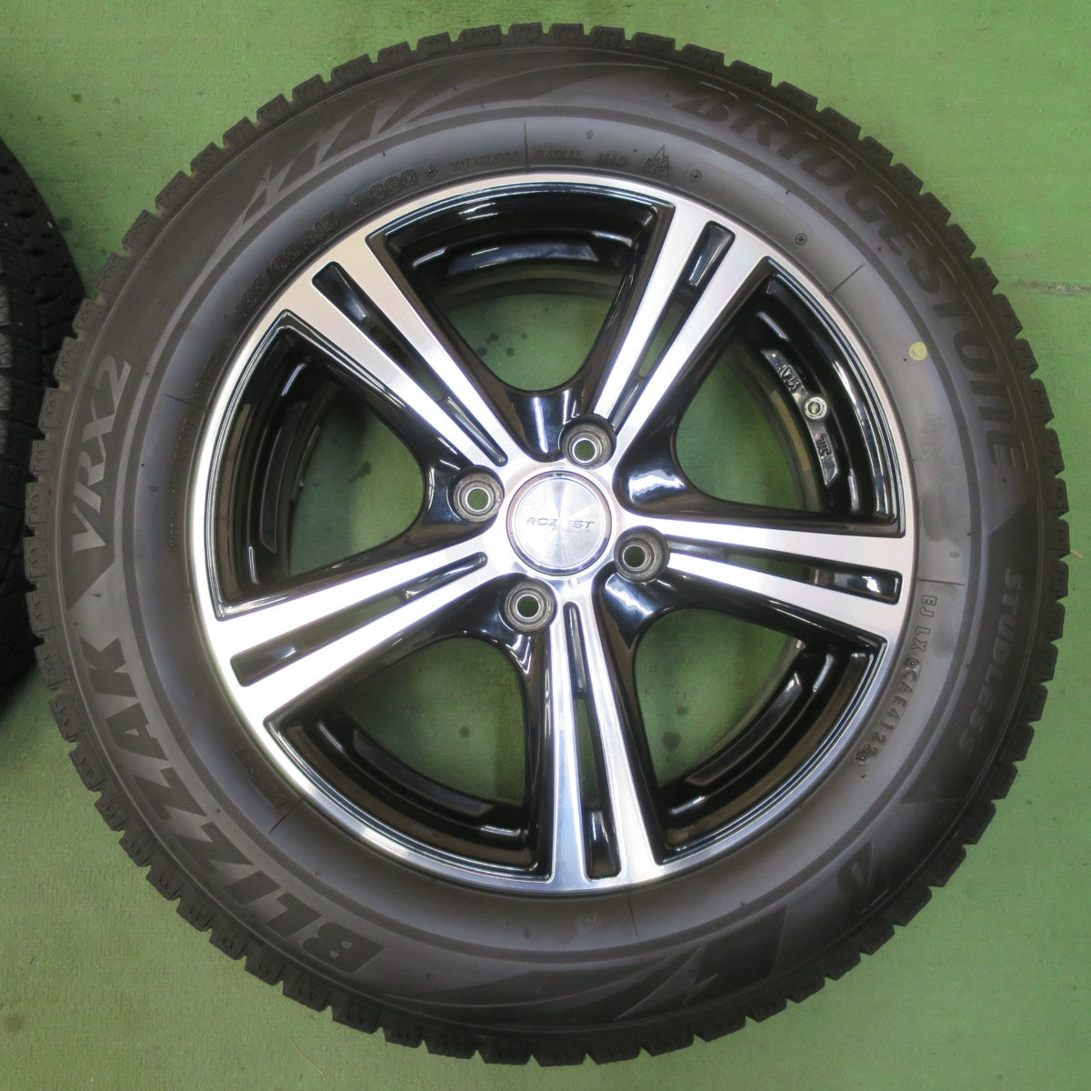 バリ溝！22年！キレイ！8.5分★スタッドレス 185/65R15 ブリヂストン ブリザック VRX2 ROZEST ローゼスト 15インチ PCD100/4H★5082805イス