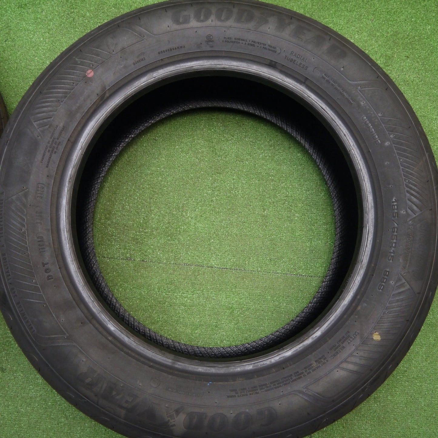 新車外し！25年★185/65R15 グッドイヤー EfficientGrip Performance2 タイヤ 15インチ アクア フリード プリウス 等★5120205Hノタ