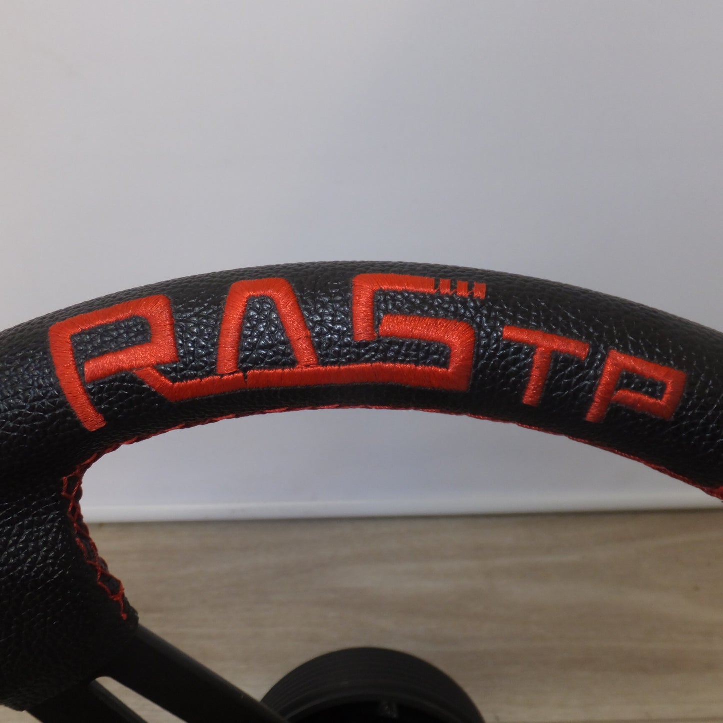 [送料無料] キレイ★RASTP ステアリング トヨタ 86 DBA-ZN6　直径 約 35cm　差込口 約 1.8mm(84★