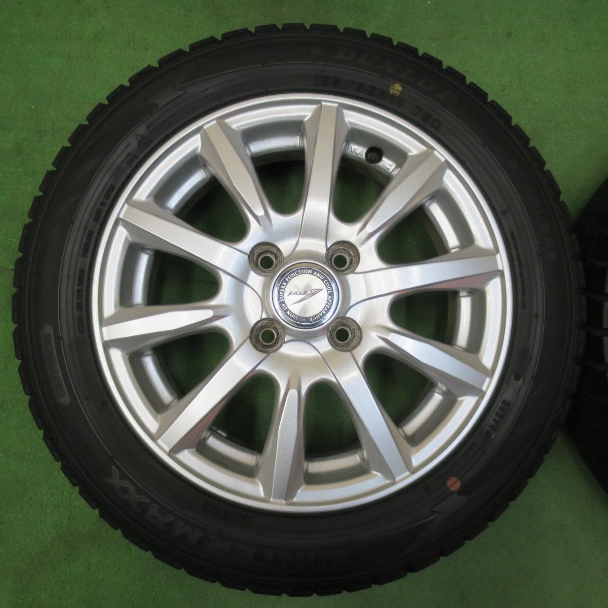 バリ溝！キレイ！9分★スタッドレス 155/65R14 ダンロップ ウインターマックス WM02 JOKER ジョーカー 14インチ PCD100/4H★5011603イス